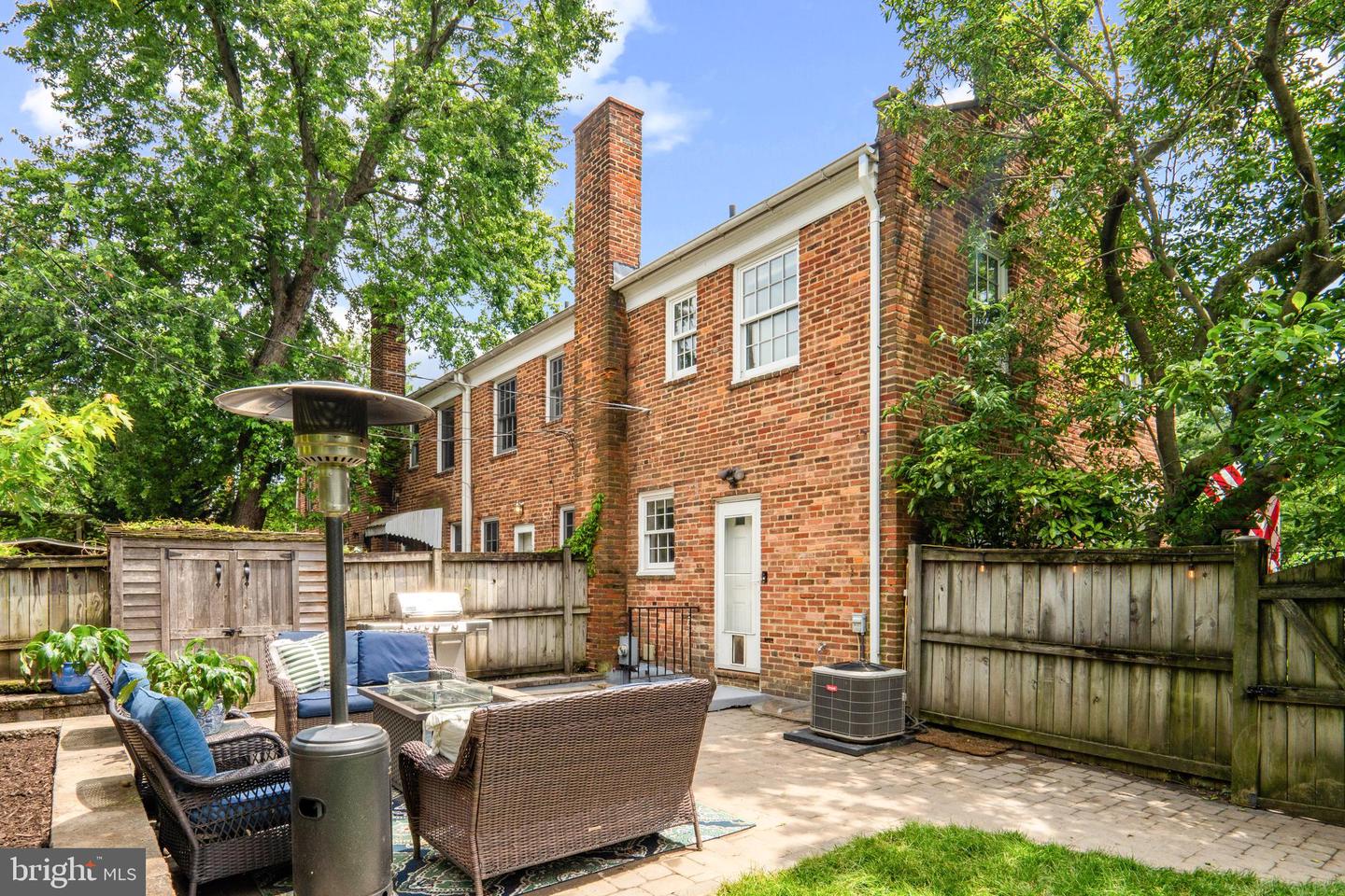 823 CHURCH ST, ALEXANDRIA, Virginia 22314, 2 Bedrooms Bedrooms, 9 Rooms Rooms,2 BathroomsBathrooms,Residential,For sale,823 CHURCH ST,VAAX2045776 MLS # VAAX2045776