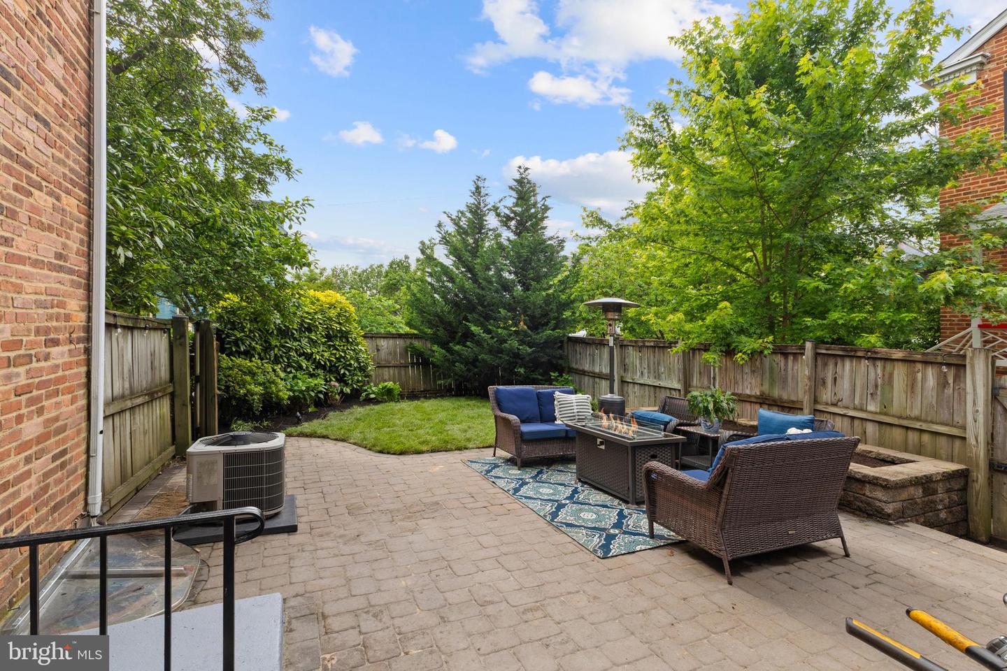 823 CHURCH ST, ALEXANDRIA, Virginia 22314, 2 Bedrooms Bedrooms, 9 Rooms Rooms,2 BathroomsBathrooms,Residential,For sale,823 CHURCH ST,VAAX2045776 MLS # VAAX2045776