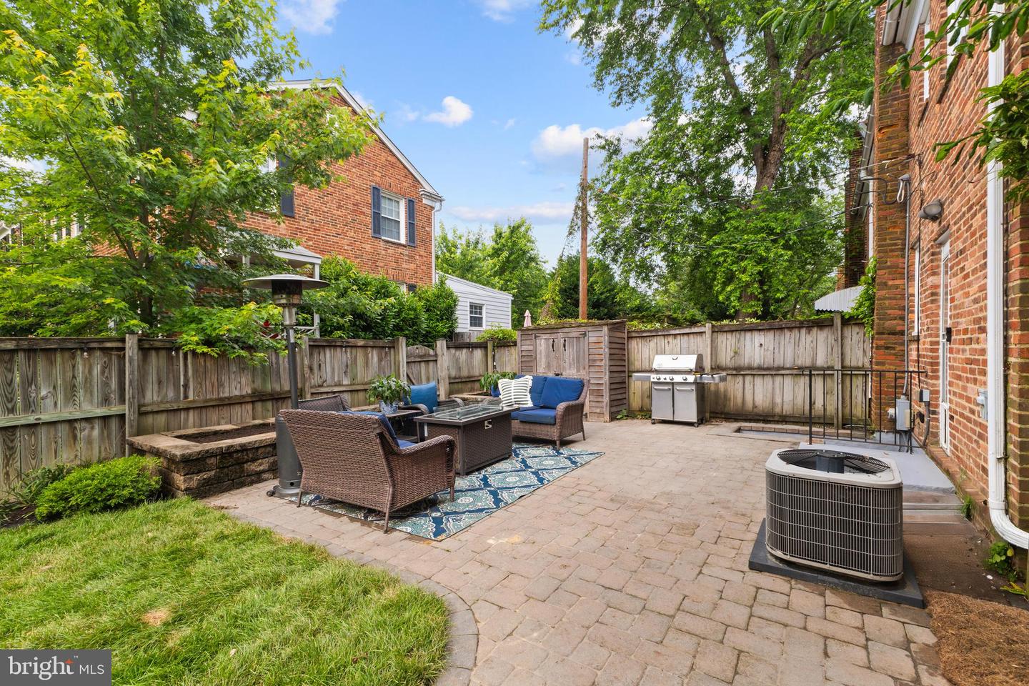 823 CHURCH ST, ALEXANDRIA, Virginia 22314, 2 Bedrooms Bedrooms, 9 Rooms Rooms,2 BathroomsBathrooms,Residential,For sale,823 CHURCH ST,VAAX2045776 MLS # VAAX2045776