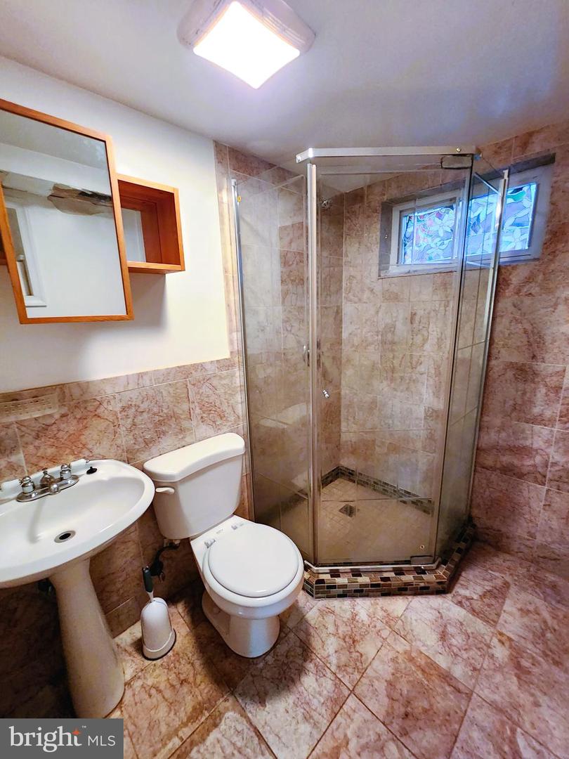 6029 AMHERST AVE, SPRINGFIELD, Virginia 22150, 4 Bedrooms Bedrooms, ,2 BathroomsBathrooms,Residential,For sale,6029 AMHERST AVE,VAFX2243794 MLS # VAFX2243794
