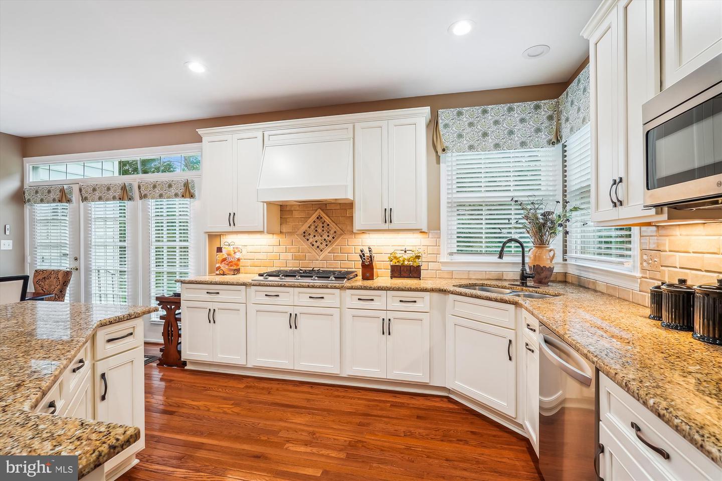 18403 RIM ROCK CIR, LEESBURG, Virginia 20176, 5 Bedrooms Bedrooms, ,3 BathroomsBathrooms,Residential,For sale,18403 RIM ROCK CIR,VALO2098138 MLS # VALO2098138