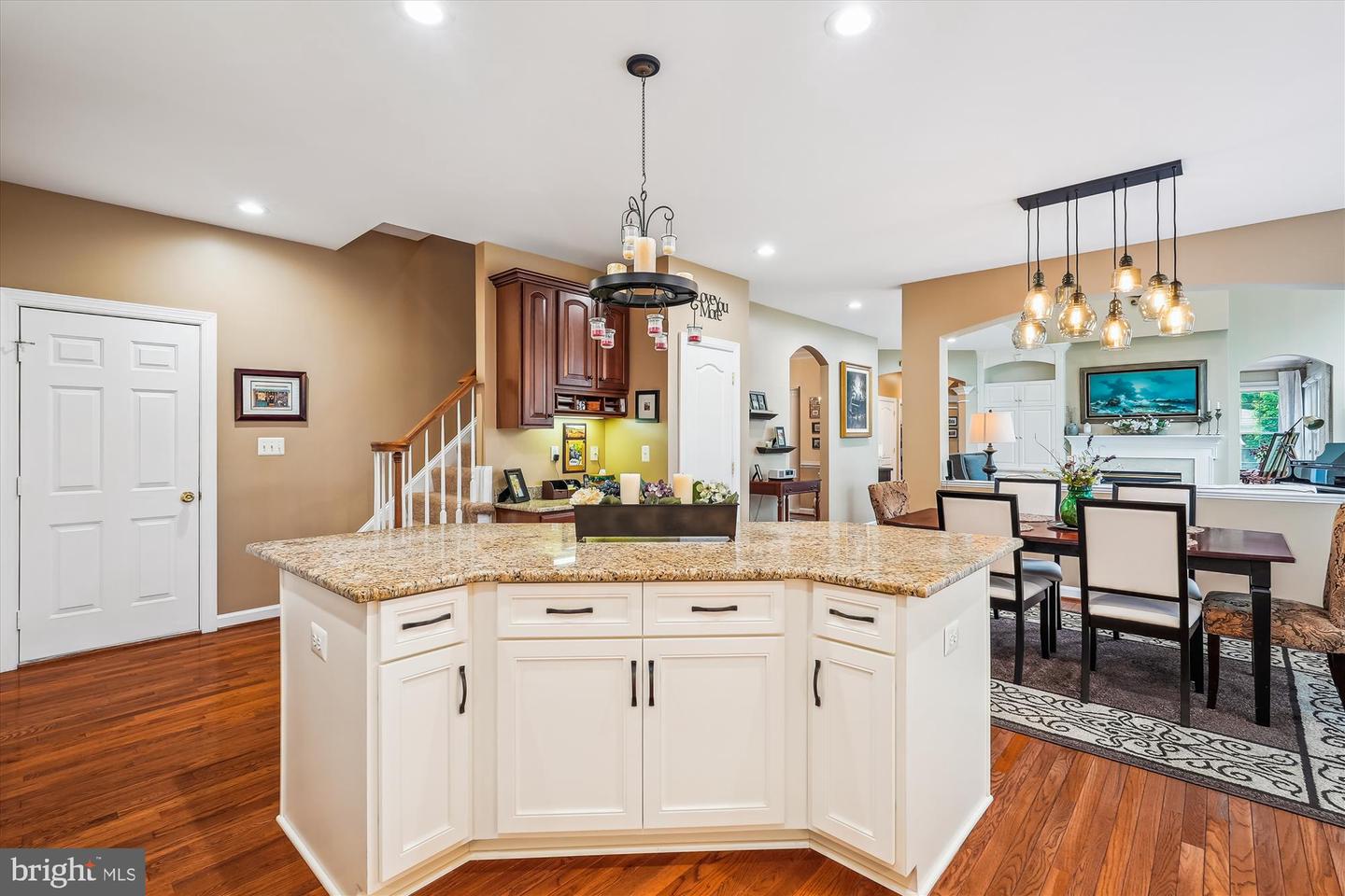 18403 RIM ROCK CIR, LEESBURG, Virginia 20176, 5 Bedrooms Bedrooms, ,3 BathroomsBathrooms,Residential,For sale,18403 RIM ROCK CIR,VALO2098138 MLS # VALO2098138