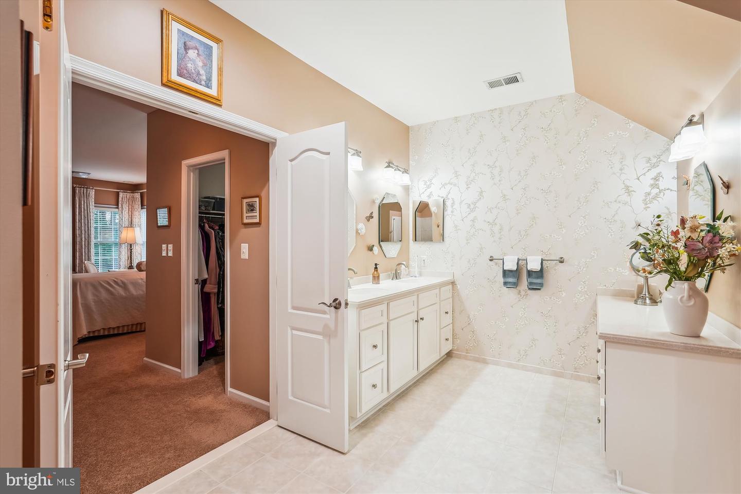 18403 RIM ROCK CIR, LEESBURG, Virginia 20176, 5 Bedrooms Bedrooms, ,3 BathroomsBathrooms,Residential,For sale,18403 RIM ROCK CIR,VALO2098138 MLS # VALO2098138