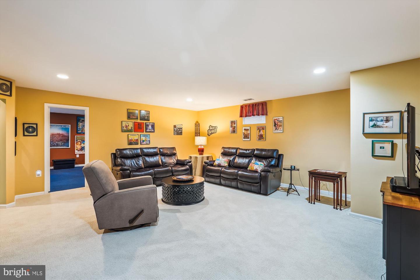 18403 RIM ROCK CIR, LEESBURG, Virginia 20176, 5 Bedrooms Bedrooms, ,3 BathroomsBathrooms,Residential,For sale,18403 RIM ROCK CIR,VALO2098138 MLS # VALO2098138