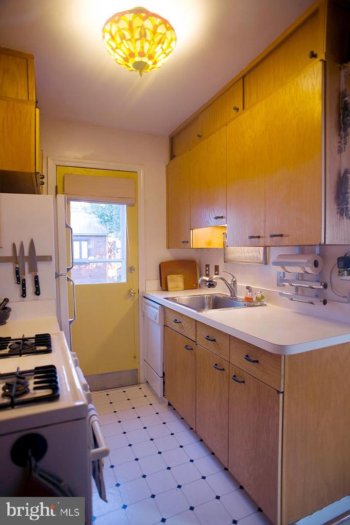 3731 6TH RD N, ARLINGTON, Virginia 22203, 2 Bedrooms Bedrooms, ,1 BathroomBathrooms,Residential,For sale,3731 6TH RD N,VAAR2058346 MLS # VAAR2058346
