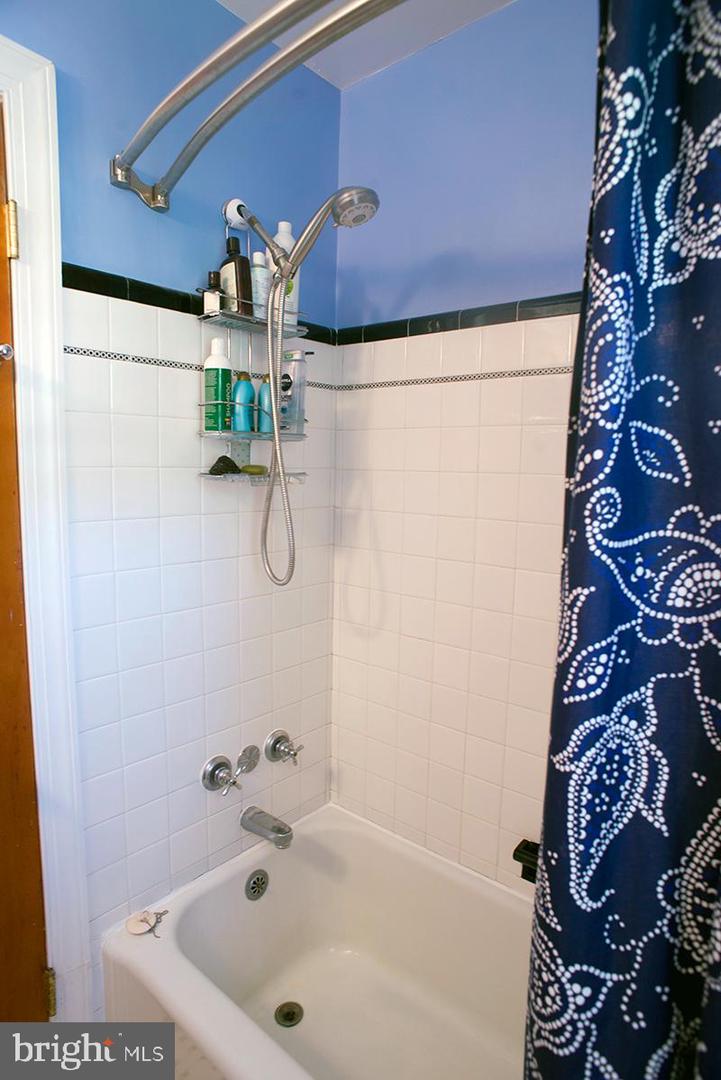 3731 6TH RD N, ARLINGTON, Virginia 22203, 2 Bedrooms Bedrooms, ,1 BathroomBathrooms,Residential,For sale,3731 6TH RD N,VAAR2058346 MLS # VAAR2058346