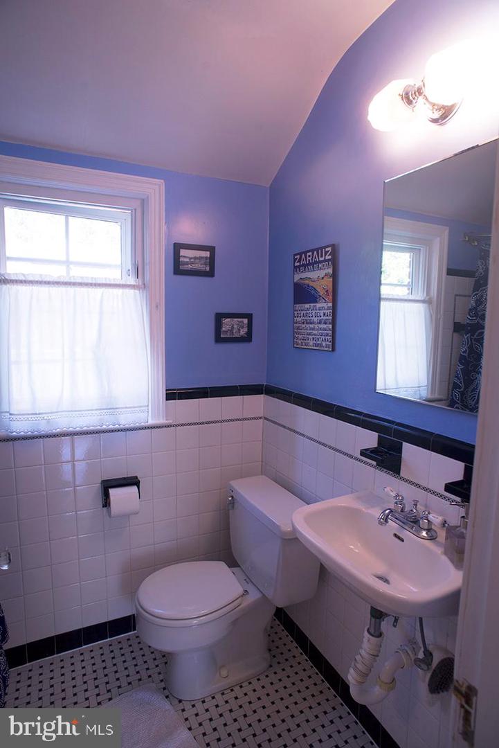 3731 6TH RD N, ARLINGTON, Virginia 22203, 2 Bedrooms Bedrooms, ,1 BathroomBathrooms,Residential,For sale,3731 6TH RD N,VAAR2058346 MLS # VAAR2058346