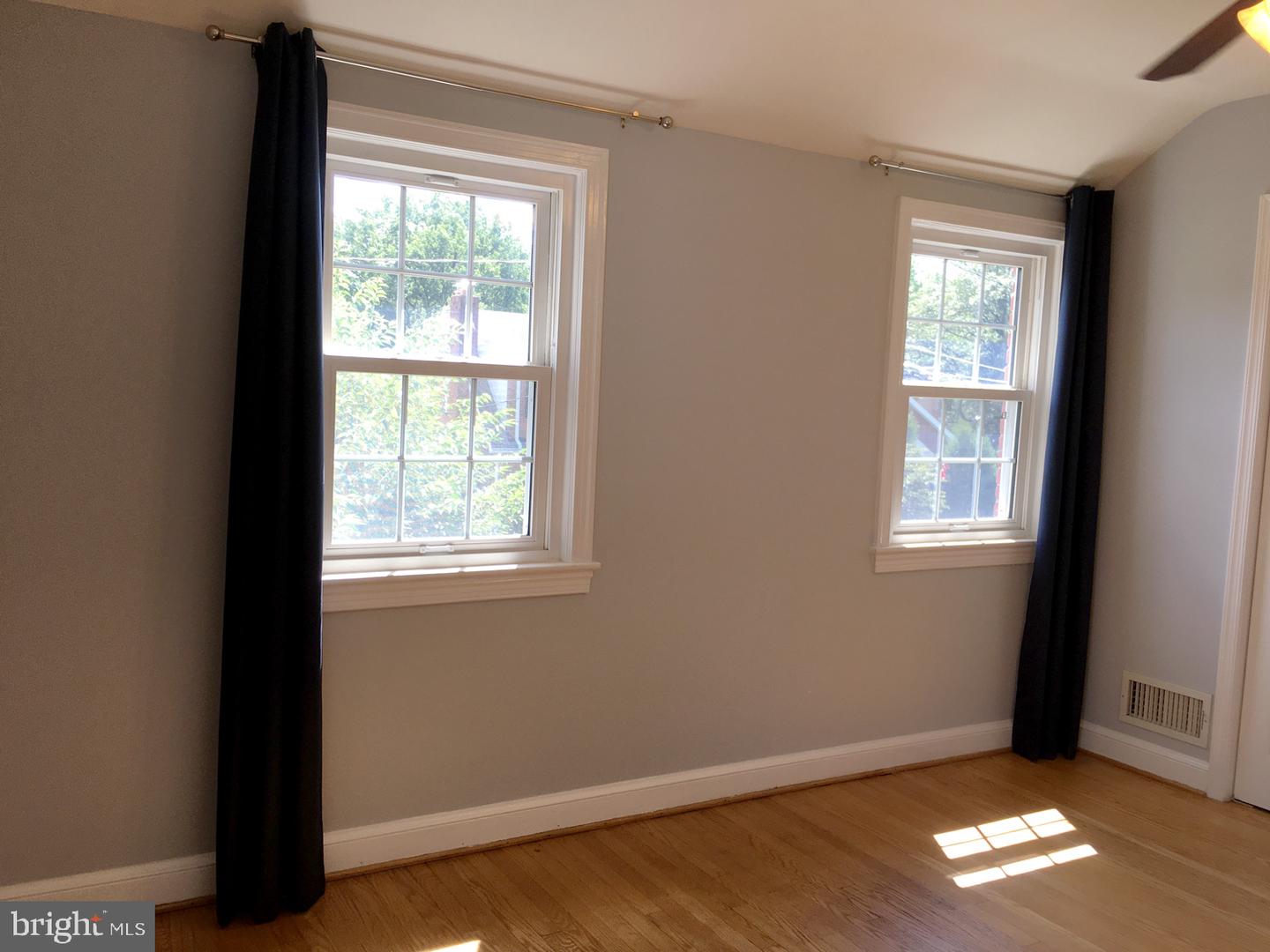 3731 6TH RD N, ARLINGTON, Virginia 22203, 2 Bedrooms Bedrooms, ,1 BathroomBathrooms,Residential,For sale,3731 6TH RD N,VAAR2058346 MLS # VAAR2058346