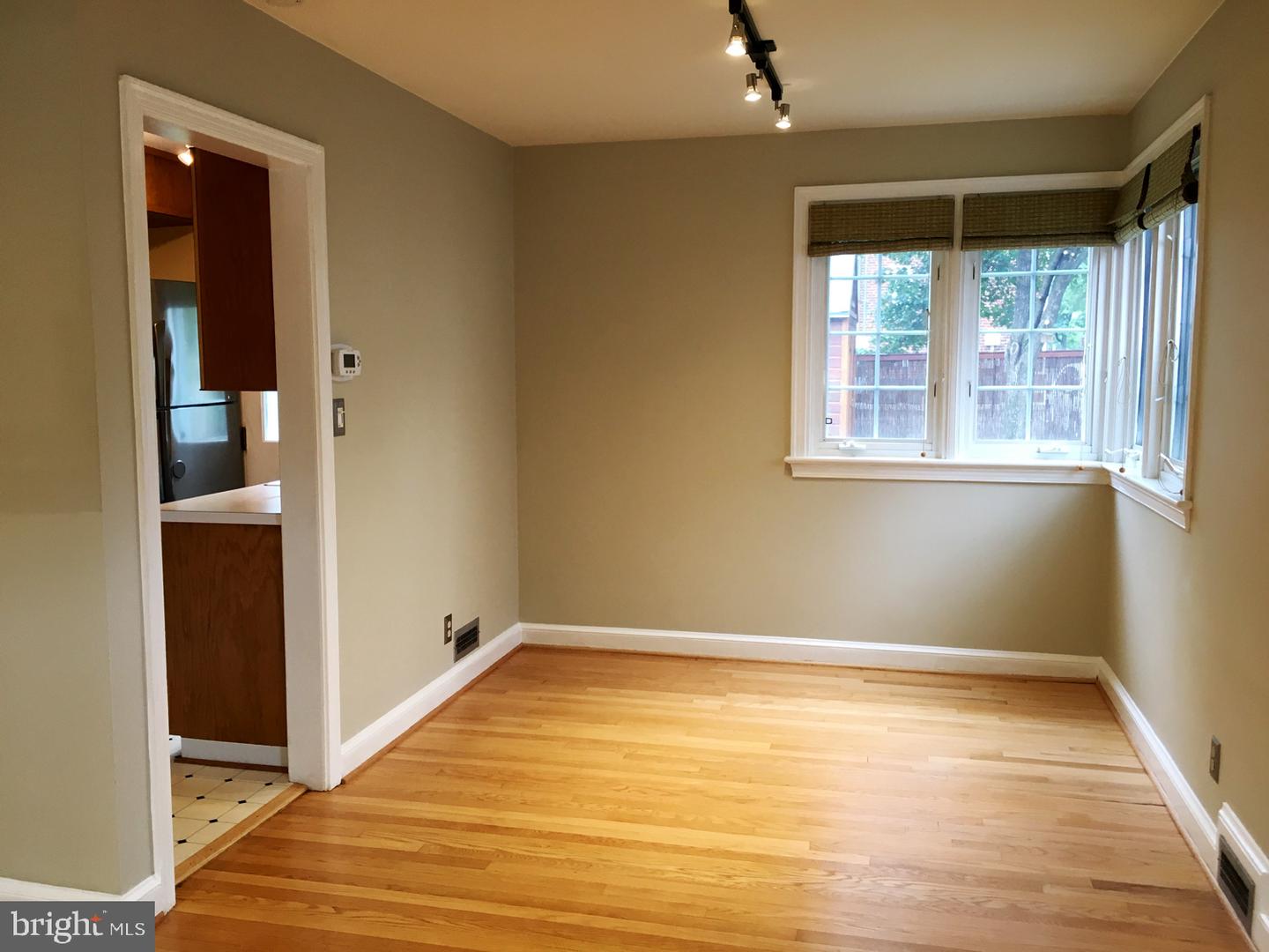 3731 6TH RD N, ARLINGTON, Virginia 22203, 2 Bedrooms Bedrooms, ,1 BathroomBathrooms,Residential,For sale,3731 6TH RD N,VAAR2058346 MLS # VAAR2058346