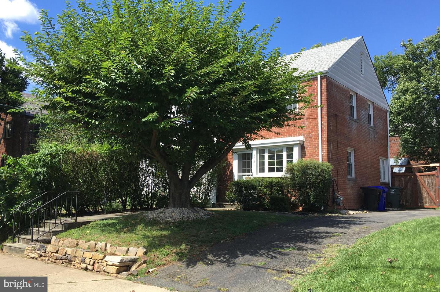 3731 6TH RD N, ARLINGTON, Virginia 22203, 2 Bedrooms Bedrooms, ,1 BathroomBathrooms,Residential,For sale,3731 6TH RD N,VAAR2058346 MLS # VAAR2058346
