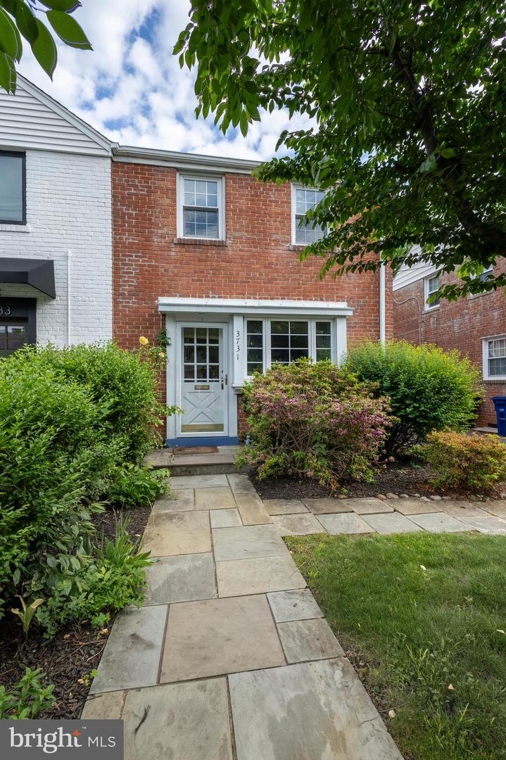 3731 6TH RD N, ARLINGTON, Virginia 22203, 2 Bedrooms Bedrooms, ,1 BathroomBathrooms,Residential,For sale,3731 6TH RD N,VAAR2058346 MLS # VAAR2058346