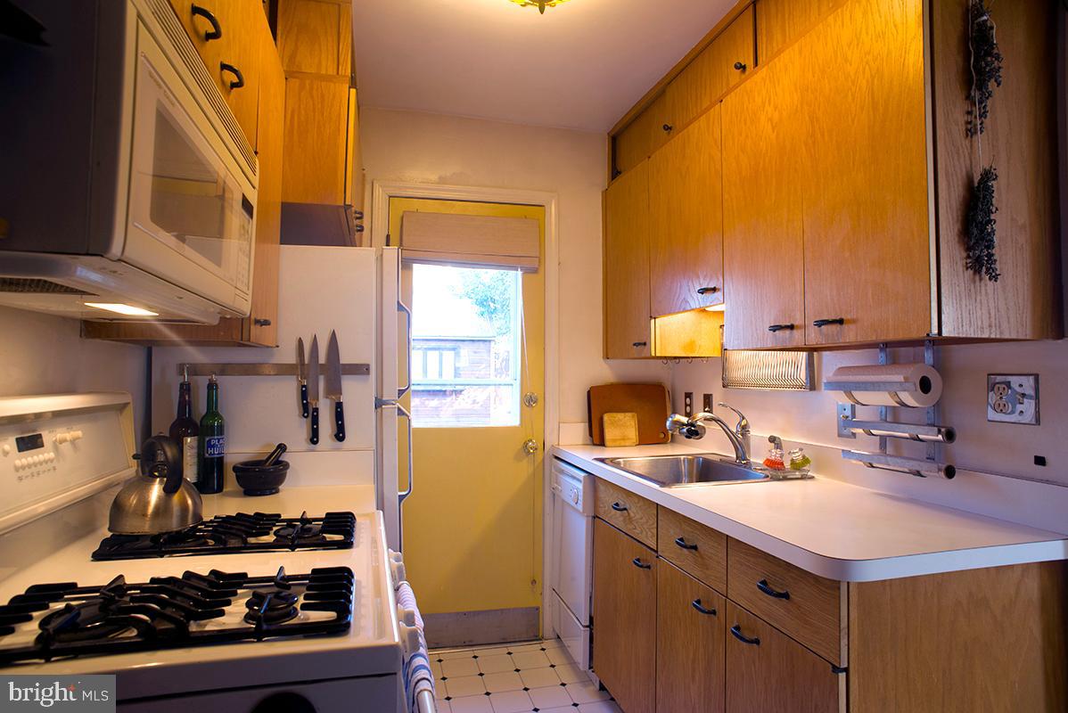 3731 6TH RD N, ARLINGTON, Virginia 22203, 2 Bedrooms Bedrooms, ,1 BathroomBathrooms,Residential,For sale,3731 6TH RD N,VAAR2058346 MLS # VAAR2058346