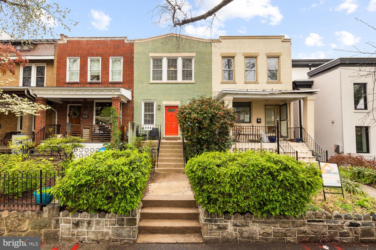 111 17TH ST SE, WASHINGTON, District Of Columbia 20003, 2 Bedrooms Bedrooms, ,1 BathroomBathrooms,Residential,For sale,111 17TH ST SE,DCDC2203106 MLS # DCDC2203106