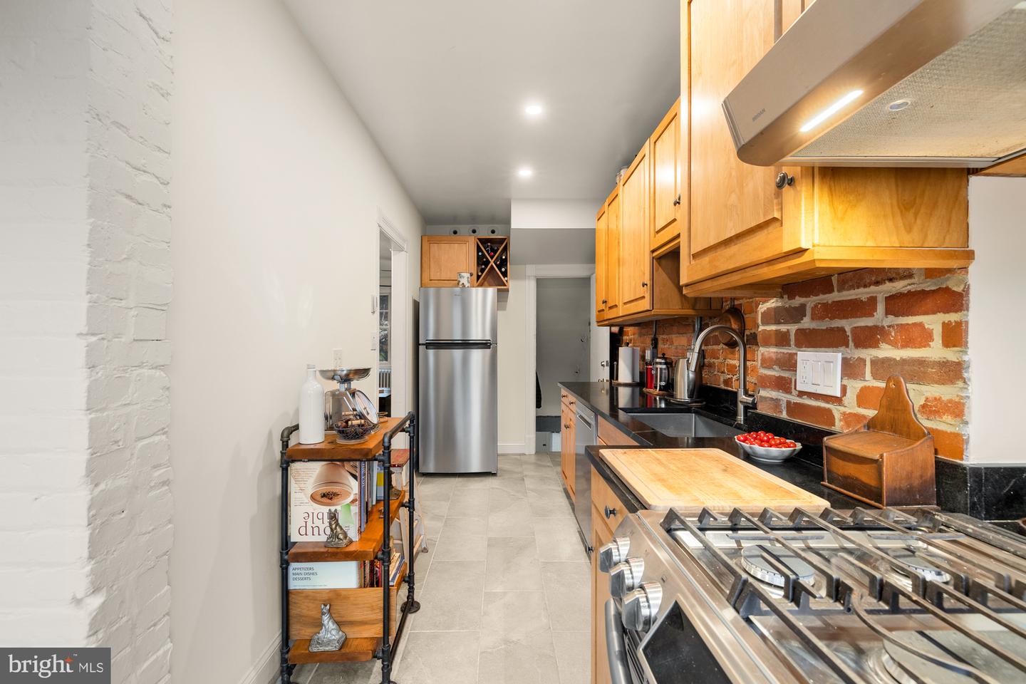 111 17TH ST SE, WASHINGTON, District Of Columbia 20003, 2 Bedrooms Bedrooms, ,1 BathroomBathrooms,Residential,For sale,111 17TH ST SE,DCDC2203106 MLS # DCDC2203106