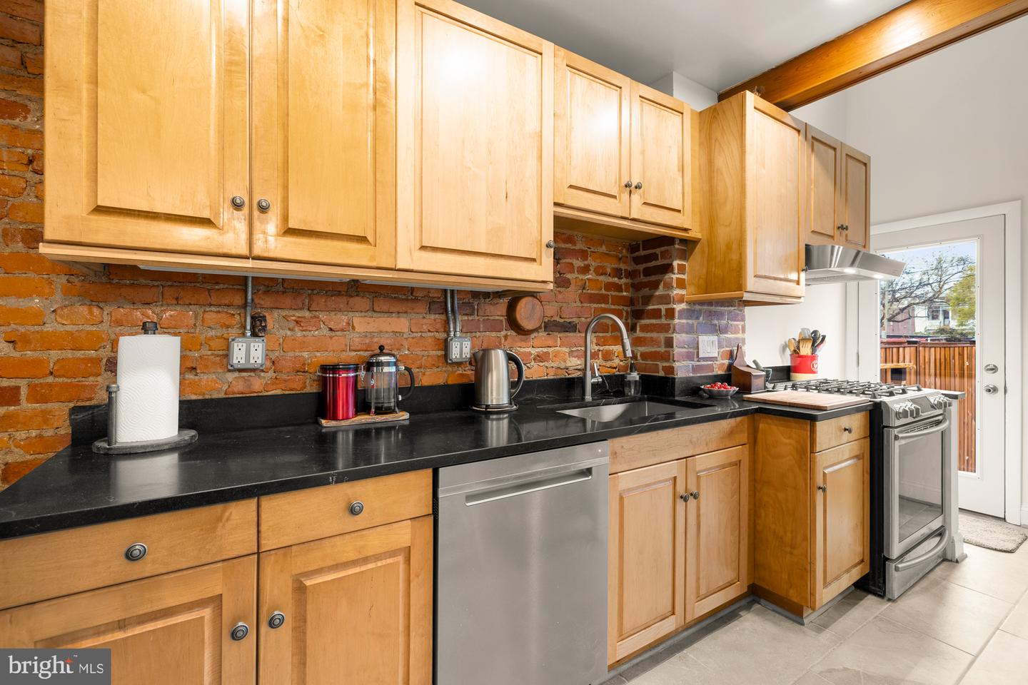 111 17TH ST SE, WASHINGTON, District Of Columbia 20003, 2 Bedrooms Bedrooms, ,1 BathroomBathrooms,Residential,For sale,111 17TH ST SE,DCDC2203106 MLS # DCDC2203106