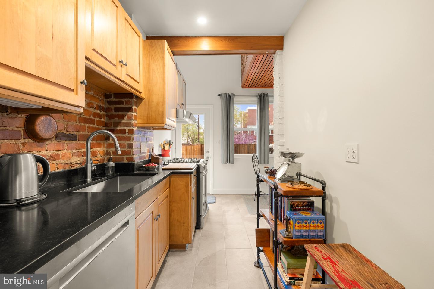 111 17TH ST SE, WASHINGTON, District Of Columbia 20003, 2 Bedrooms Bedrooms, ,1 BathroomBathrooms,Residential,For sale,111 17TH ST SE,DCDC2203106 MLS # DCDC2203106