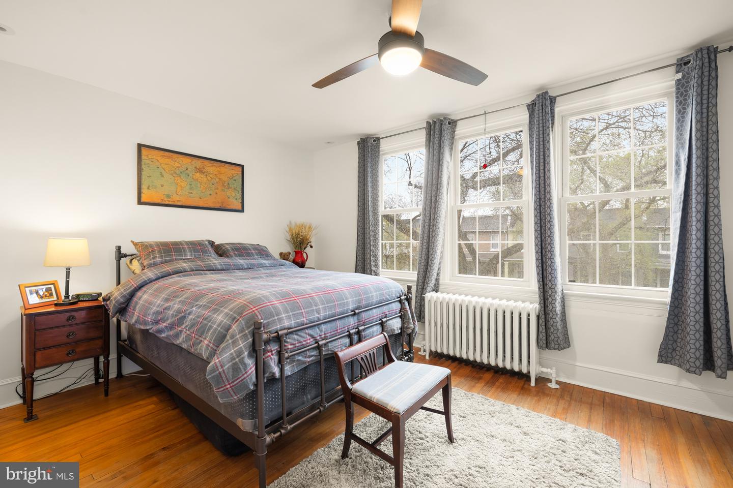 111 17TH ST SE, WASHINGTON, District Of Columbia 20003, 2 Bedrooms Bedrooms, ,1 BathroomBathrooms,Residential,For sale,111 17TH ST SE,DCDC2203106 MLS # DCDC2203106