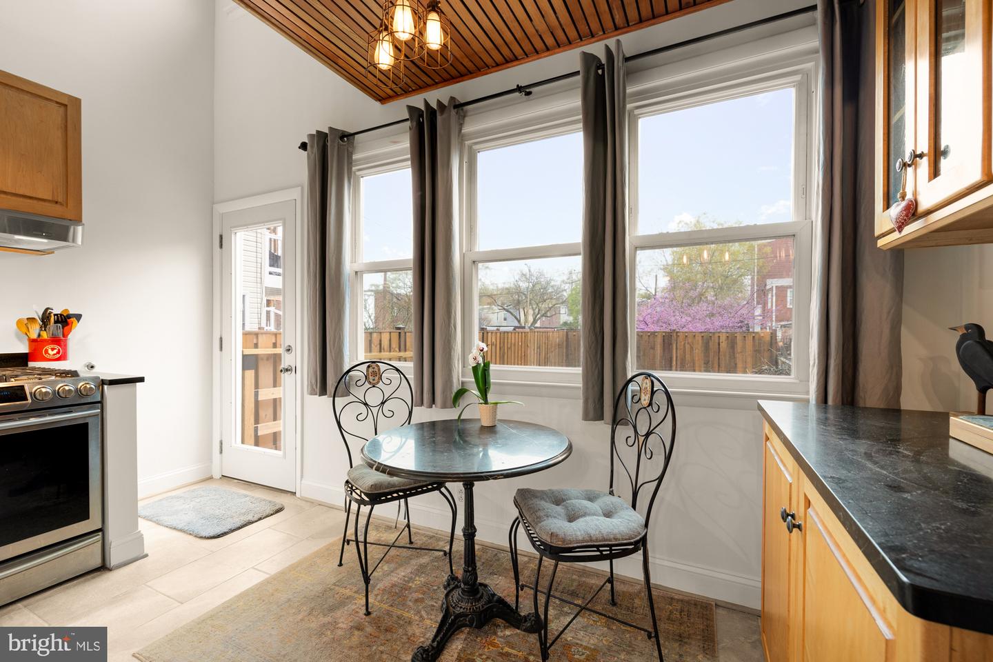 111 17TH ST SE, WASHINGTON, District Of Columbia 20003, 2 Bedrooms Bedrooms, ,1 BathroomBathrooms,Residential,For sale,111 17TH ST SE,DCDC2203106 MLS # DCDC2203106