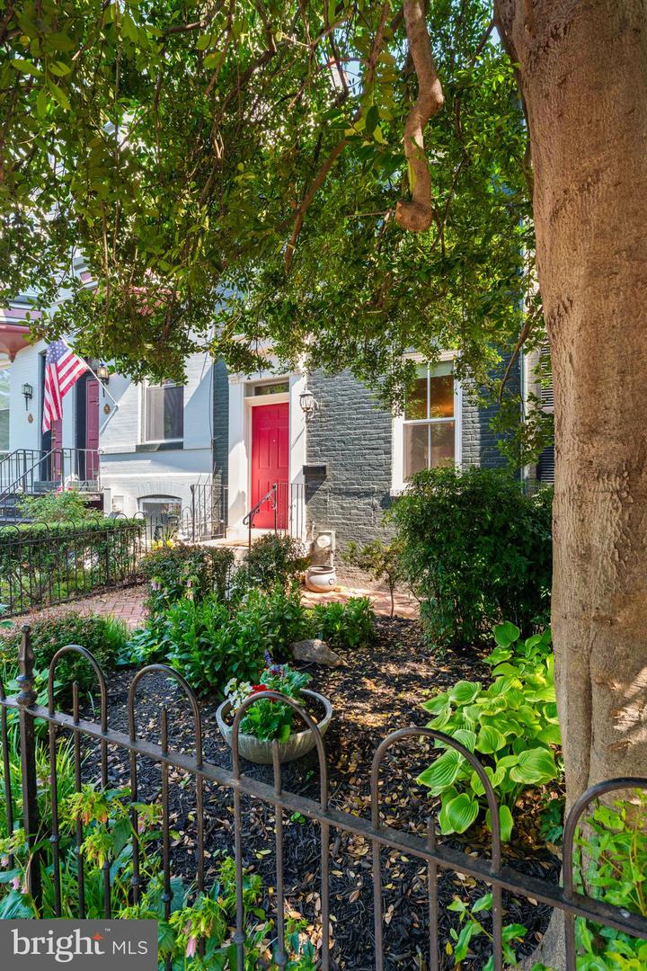 328 A ST NE, WASHINGTON, District Of Columbia 20002, 2 Bedrooms Bedrooms, ,1 BathroomBathrooms,Residential,For sale,328 A ST NE,DCDC2203072 MLS # DCDC2203072