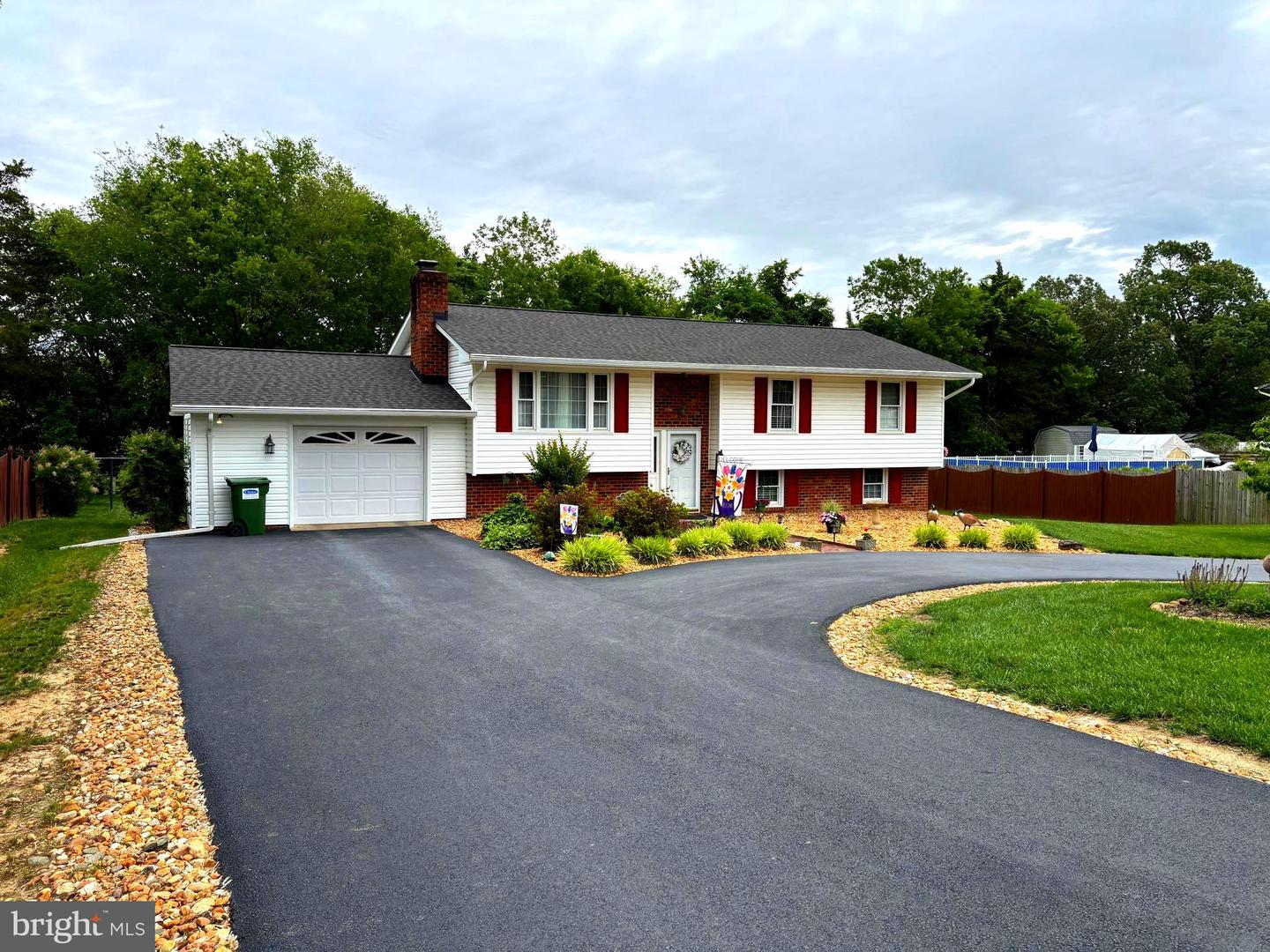 806 EDWARDS DR, FREDERICKSBURG, Virginia 22405, 4 Bedrooms Bedrooms, ,2 BathroomsBathrooms,Residential,For sale,806 EDWARDS DR,VAST2039302 MLS # VAST2039302
