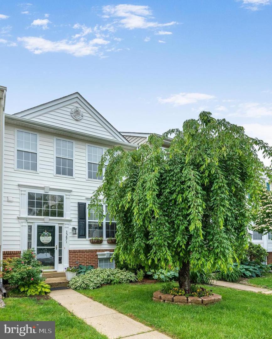 35871 DEVON PARK SQ, ROUND HILL, Virginia 20141, 4 Bedrooms Bedrooms, ,2 BathroomsBathrooms,Residential,For sale,35871 DEVON PARK SQ,VALO2098242 MLS # VALO2098242
