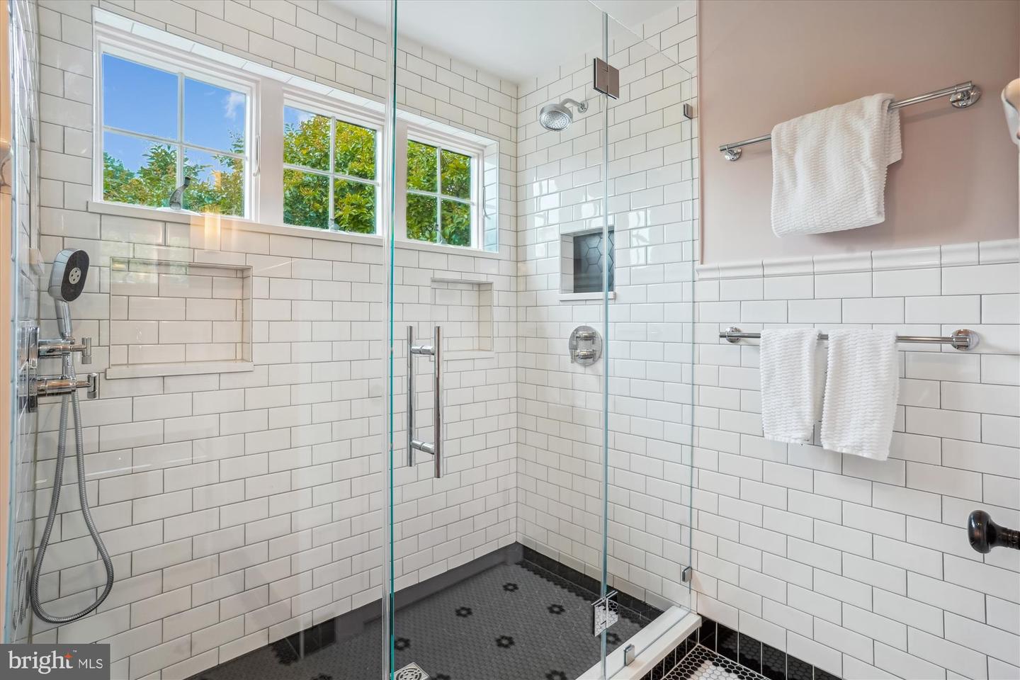 402 W MASONIC VIEW AVE, ALEXANDRIA, Virginia 22301, 4 Bedrooms Bedrooms, ,3 BathroomsBathrooms,Residential,For sale,402 W MASONIC VIEW AVE,VAAX2045846 MLS # VAAX2045846