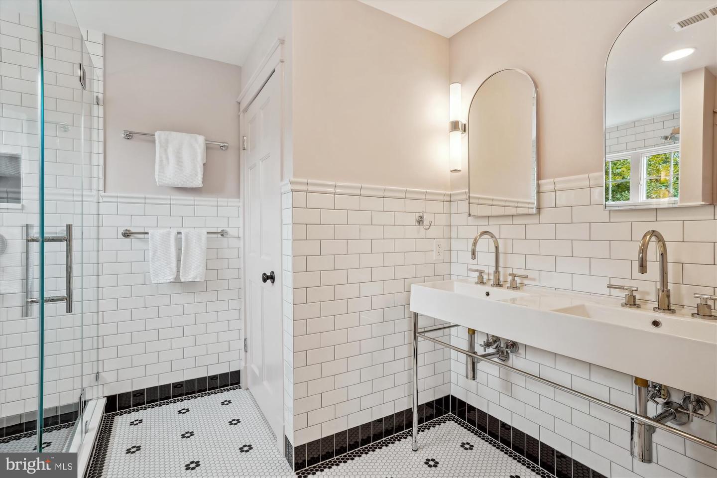 402 W MASONIC VIEW AVE, ALEXANDRIA, Virginia 22301, 4 Bedrooms Bedrooms, ,3 BathroomsBathrooms,Residential,For sale,402 W MASONIC VIEW AVE,VAAX2045846 MLS # VAAX2045846