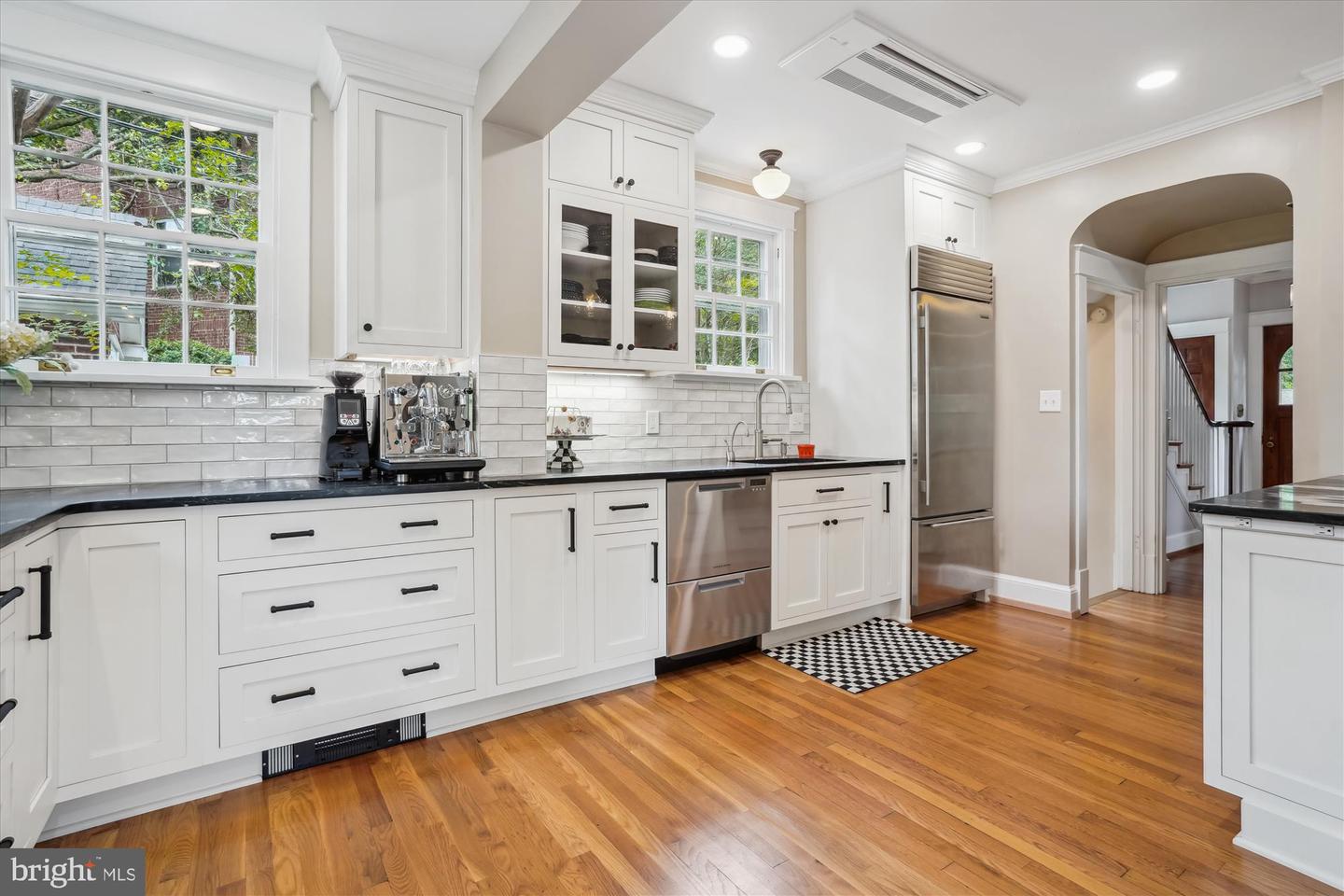 402 W MASONIC VIEW AVE, ALEXANDRIA, Virginia 22301, 4 Bedrooms Bedrooms, ,3 BathroomsBathrooms,Residential,For sale,402 W MASONIC VIEW AVE,VAAX2045846 MLS # VAAX2045846