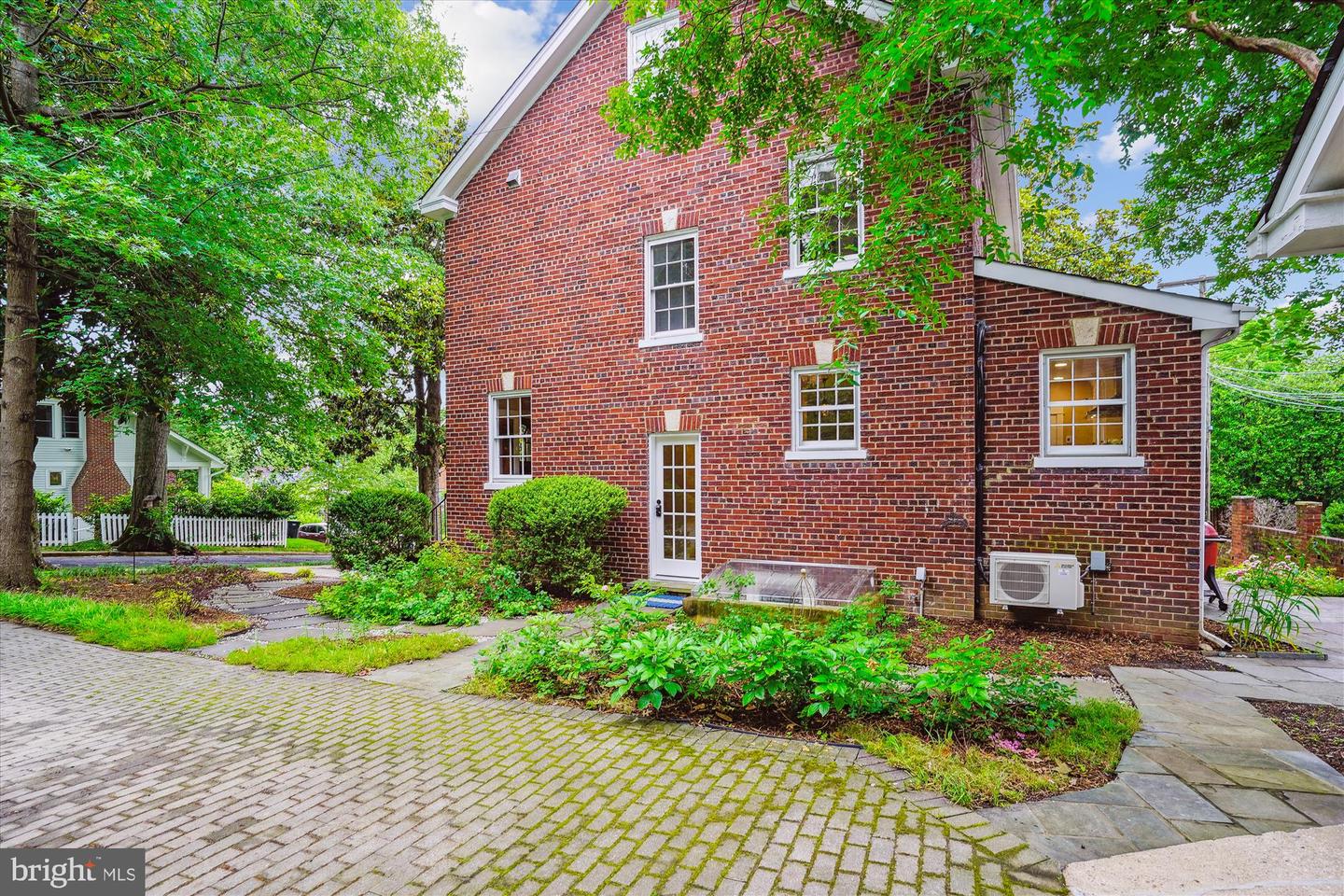 402 W MASONIC VIEW AVE, ALEXANDRIA, Virginia 22301, 4 Bedrooms Bedrooms, ,3 BathroomsBathrooms,Residential,For sale,402 W MASONIC VIEW AVE,VAAX2045846 MLS # VAAX2045846