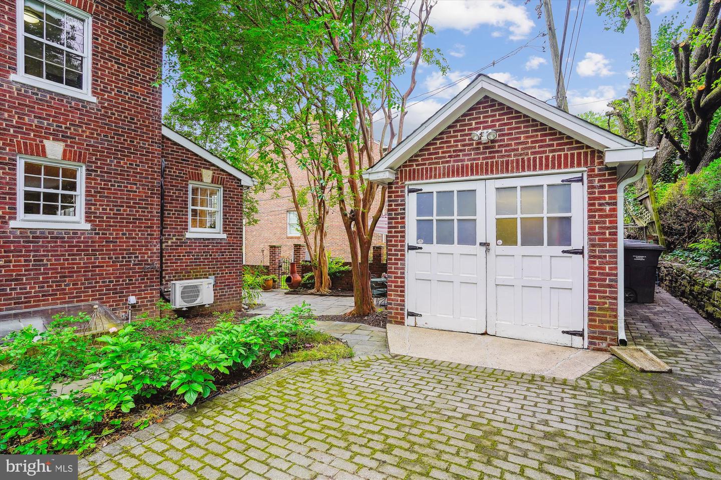 402 W MASONIC VIEW AVE, ALEXANDRIA, Virginia 22301, 4 Bedrooms Bedrooms, ,3 BathroomsBathrooms,Residential,For sale,402 W MASONIC VIEW AVE,VAAX2045846 MLS # VAAX2045846
