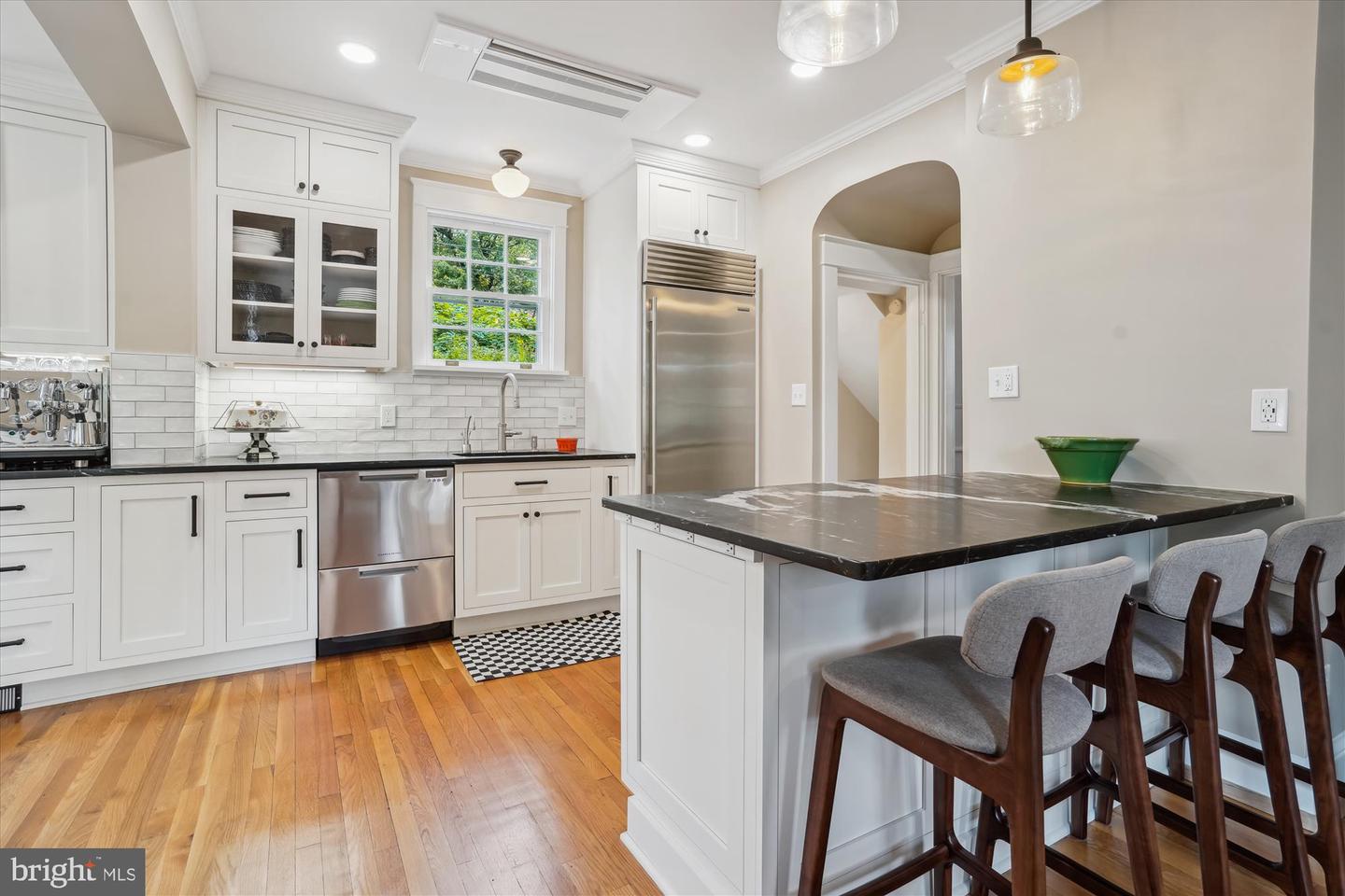 402 W MASONIC VIEW AVE, ALEXANDRIA, Virginia 22301, 4 Bedrooms Bedrooms, ,3 BathroomsBathrooms,Residential,For sale,402 W MASONIC VIEW AVE,VAAX2045846 MLS # VAAX2045846