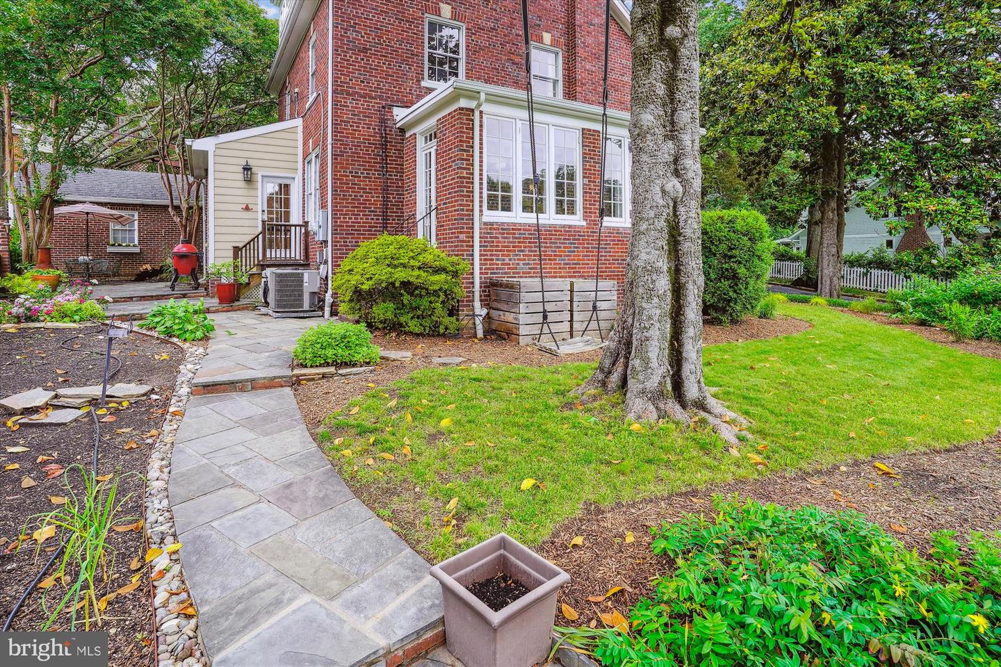 402 W MASONIC VIEW AVE, ALEXANDRIA, Virginia 22301, 4 Bedrooms Bedrooms, ,3 BathroomsBathrooms,Residential,For sale,402 W MASONIC VIEW AVE,VAAX2045846 MLS # VAAX2045846
