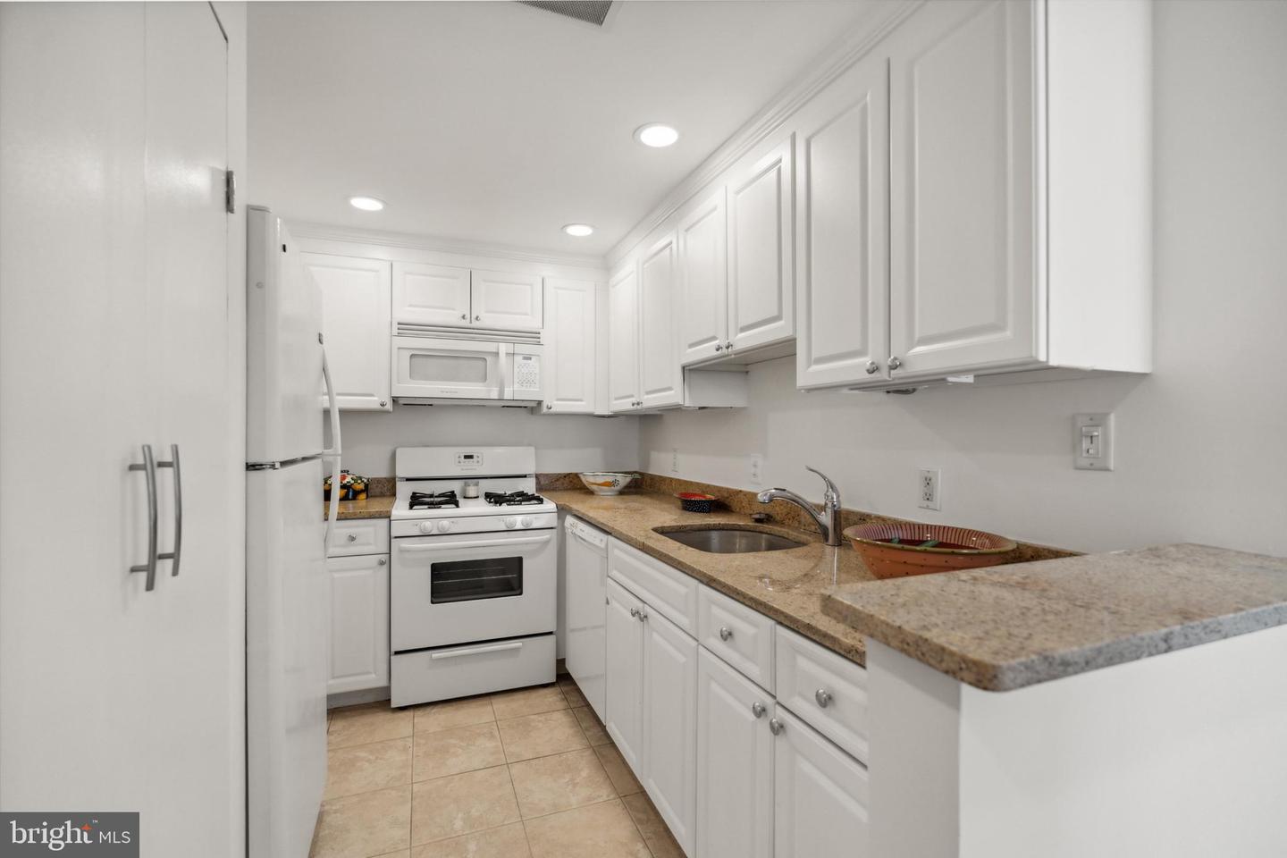 649 C ST SE #406, WASHINGTON, District Of Columbia 20003, 1 Bedroom Bedrooms, ,1 BathroomBathrooms,Residential,For sale,649 C ST SE #406,DCDC2203354 MLS # DCDC2203354
