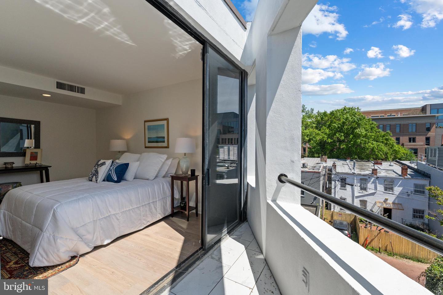 649 C ST SE #406, WASHINGTON, District Of Columbia 20003, 1 Bedroom Bedrooms, ,1 BathroomBathrooms,Residential,For sale,649 C ST SE #406,DCDC2203354 MLS # DCDC2203354