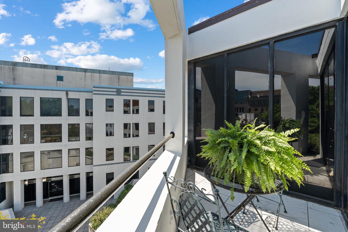 649 C ST SE #406, WASHINGTON, District Of Columbia 20003, 1 Bedroom Bedrooms, ,1 BathroomBathrooms,Residential,For sale,649 C ST SE #406,DCDC2203354 MLS # DCDC2203354