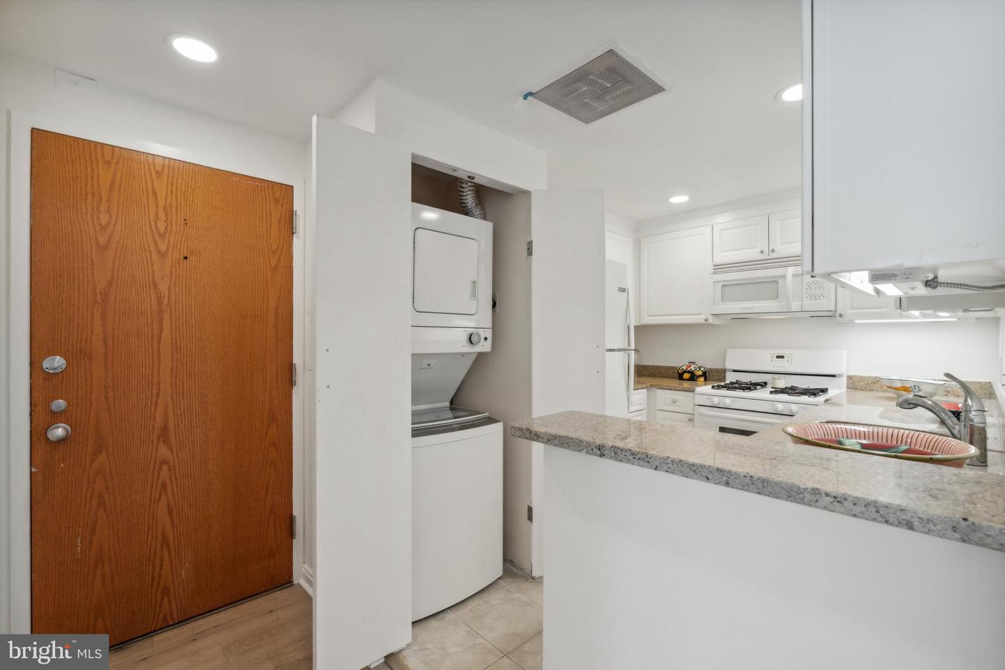 649 C ST SE #406, WASHINGTON, District Of Columbia 20003, 1 Bedroom Bedrooms, ,1 BathroomBathrooms,Residential,For sale,649 C ST SE #406,DCDC2203354 MLS # DCDC2203354