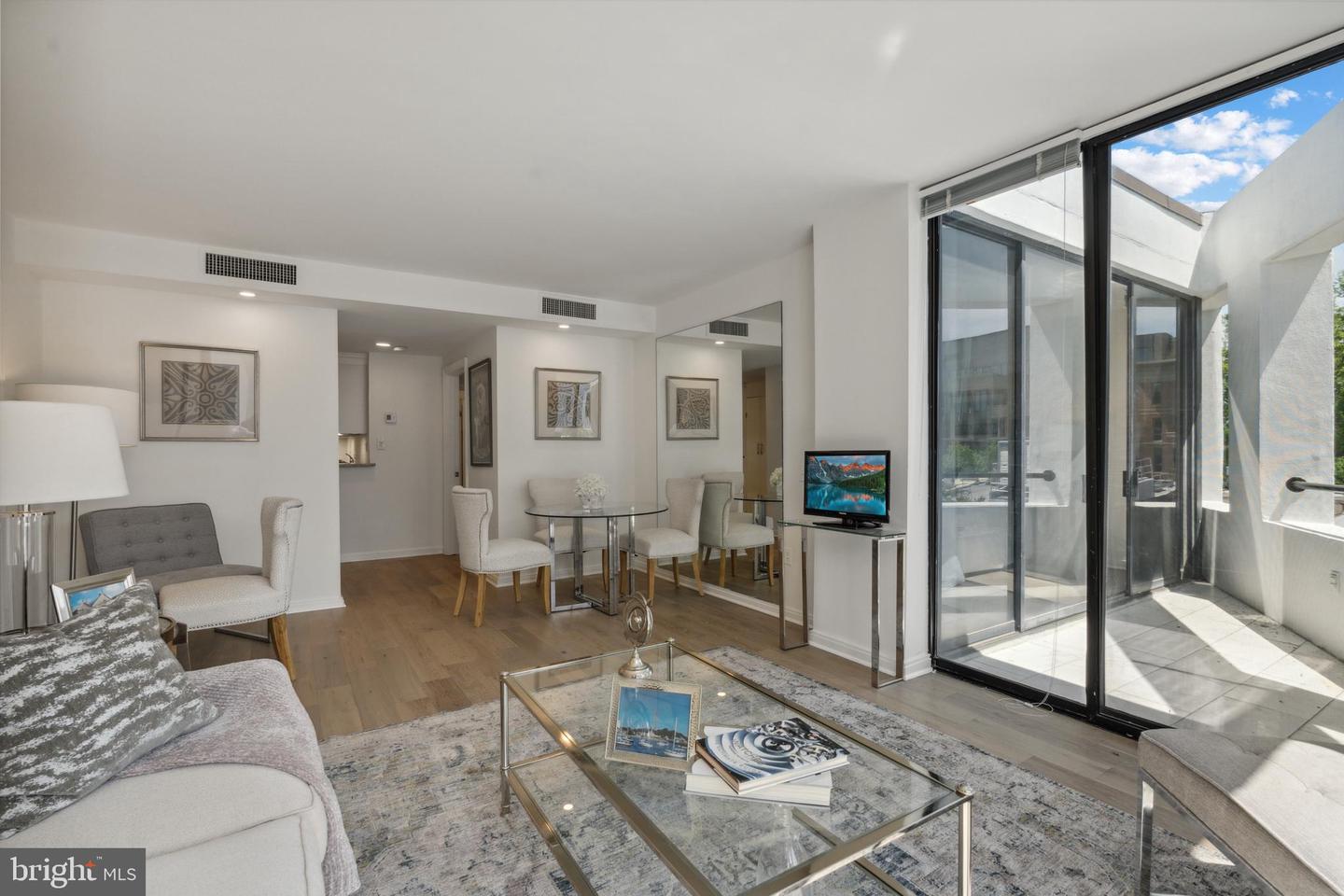 649 C ST SE #406, WASHINGTON, District Of Columbia 20003, 1 Bedroom Bedrooms, ,1 BathroomBathrooms,Residential,For sale,649 C ST SE #406,DCDC2203354 MLS # DCDC2203354