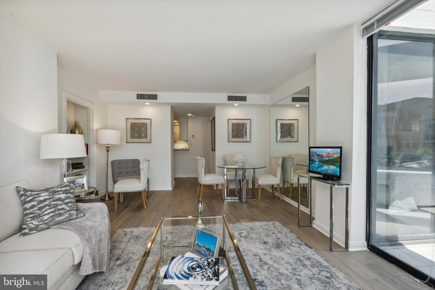 649 C ST SE #406, WASHINGTON, District Of Columbia 20003, 1 Bedroom Bedrooms, ,1 BathroomBathrooms,Residential,For sale,649 C ST SE #406,DCDC2203354 MLS # DCDC2203354