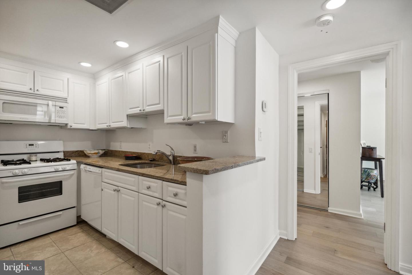 649 C ST SE #406, WASHINGTON, District Of Columbia 20003, 1 Bedroom Bedrooms, ,1 BathroomBathrooms,Residential,For sale,649 C ST SE #406,DCDC2203354 MLS # DCDC2203354