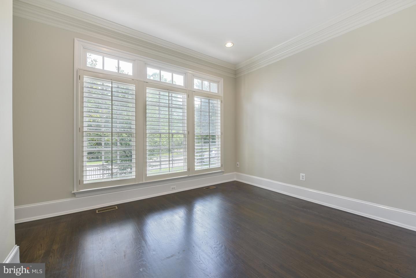 1496 EVANS FARM DR, MCLEAN, Virginia 22101, 4 Bedrooms Bedrooms, ,5 BathroomsBathrooms,Residential,For sale,1496 EVANS FARM DR,VAFX2244476 MLS # VAFX2244476