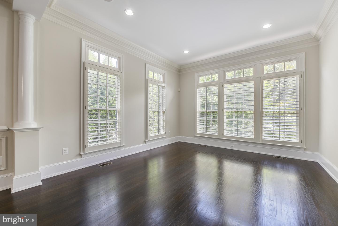 1496 EVANS FARM DR, MCLEAN, Virginia 22101, 4 Bedrooms Bedrooms, ,5 BathroomsBathrooms,Residential,For sale,1496 EVANS FARM DR,VAFX2244476 MLS # VAFX2244476