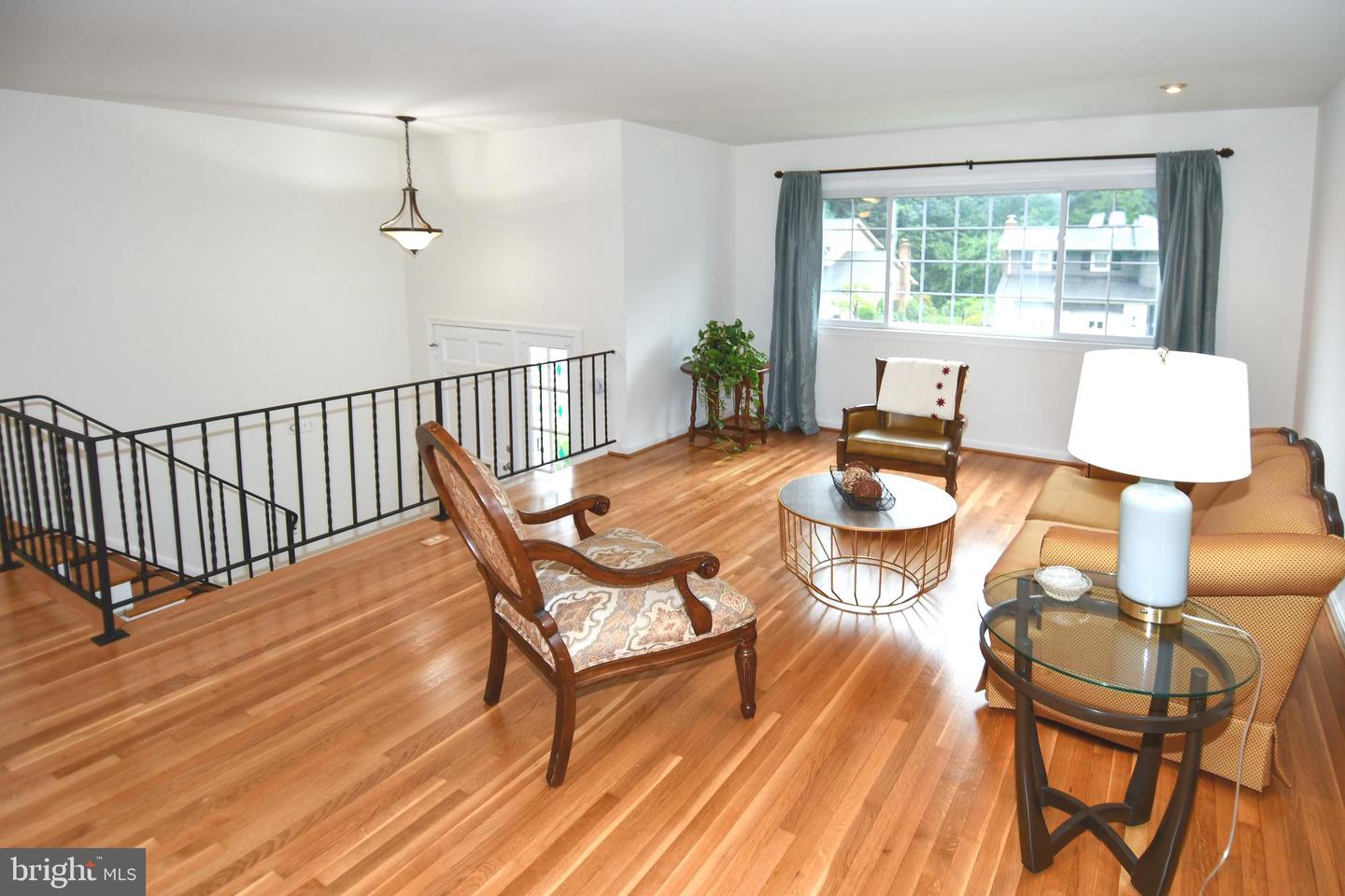 7801 CARRLEIGH PKWY, SPRINGFIELD, Virginia 22152, 5 Bedrooms Bedrooms, ,2 BathroomsBathrooms,Residential,For sale,7801 CARRLEIGH PKWY,VAFX2244440 MLS # VAFX2244440
