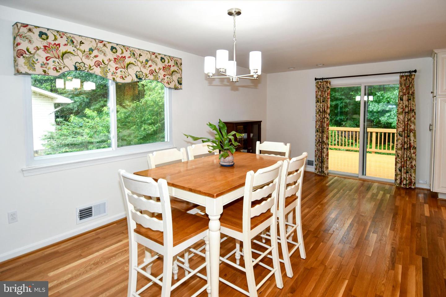 7801 CARRLEIGH PKWY, SPRINGFIELD, Virginia 22152, 5 Bedrooms Bedrooms, ,2 BathroomsBathrooms,Residential,For sale,7801 CARRLEIGH PKWY,VAFX2244440 MLS # VAFX2244440