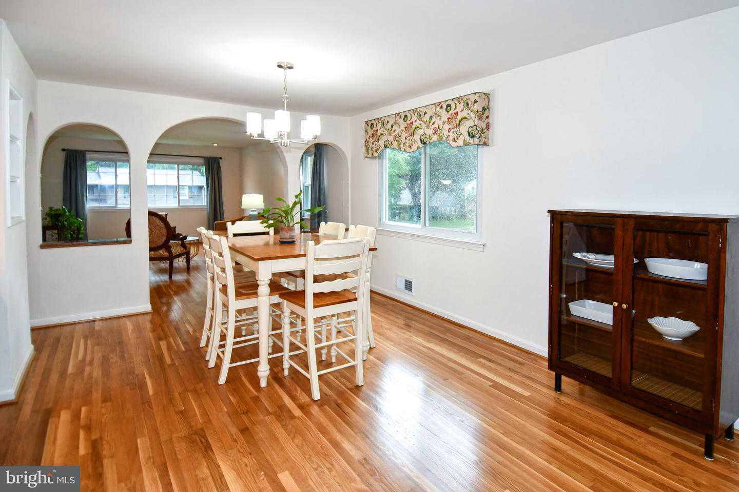 7801 CARRLEIGH PKWY, SPRINGFIELD, Virginia 22152, 5 Bedrooms Bedrooms, ,2 BathroomsBathrooms,Residential,For sale,7801 CARRLEIGH PKWY,VAFX2244440 MLS # VAFX2244440