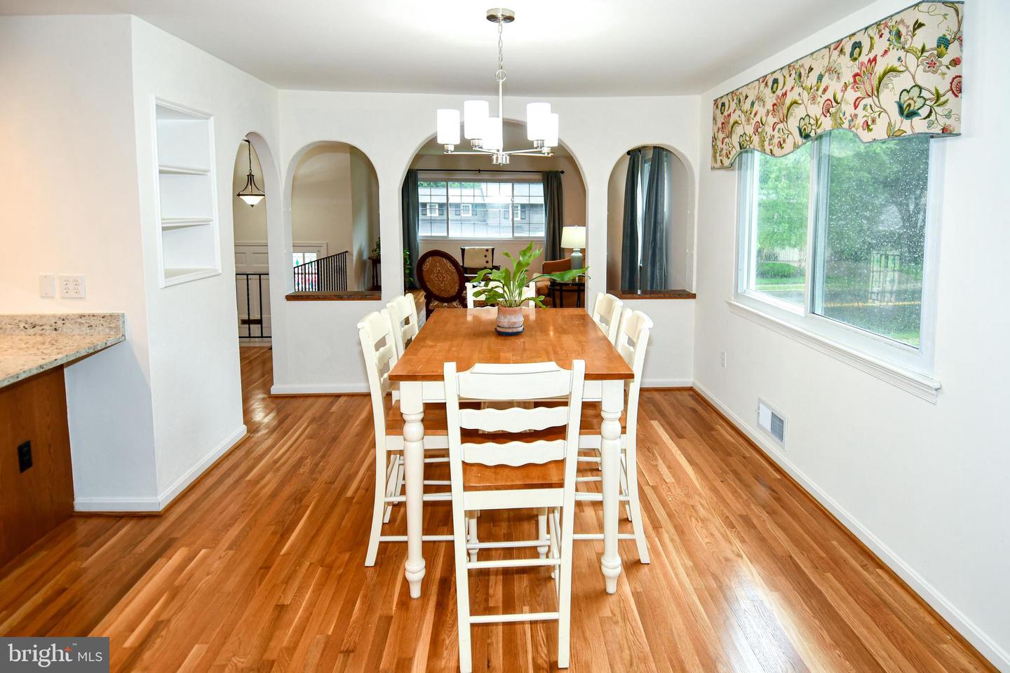 7801 CARRLEIGH PKWY, SPRINGFIELD, Virginia 22152, 5 Bedrooms Bedrooms, ,2 BathroomsBathrooms,Residential,For sale,7801 CARRLEIGH PKWY,VAFX2244440 MLS # VAFX2244440