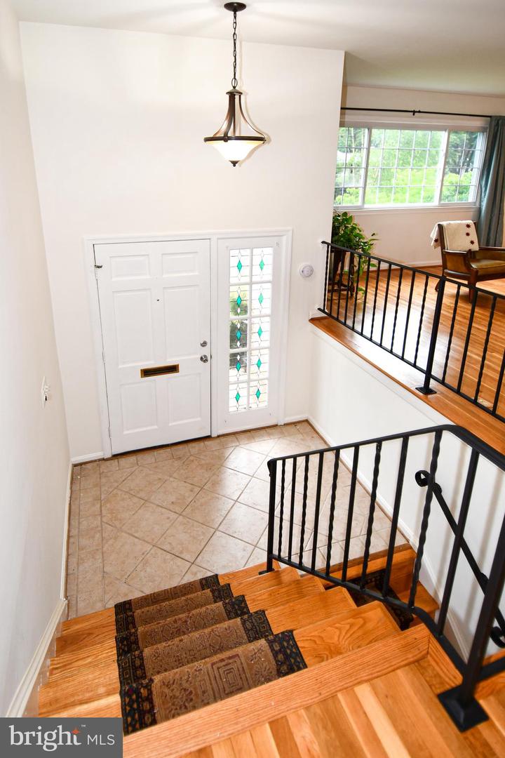 7801 CARRLEIGH PKWY, SPRINGFIELD, Virginia 22152, 5 Bedrooms Bedrooms, ,2 BathroomsBathrooms,Residential,For sale,7801 CARRLEIGH PKWY,VAFX2244440 MLS # VAFX2244440