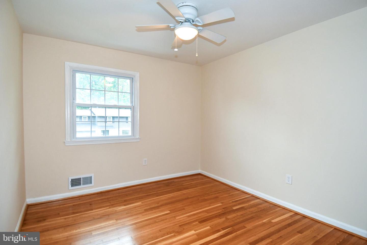 7801 CARRLEIGH PKWY, SPRINGFIELD, Virginia 22152, 5 Bedrooms Bedrooms, ,2 BathroomsBathrooms,Residential,For sale,7801 CARRLEIGH PKWY,VAFX2244440 MLS # VAFX2244440