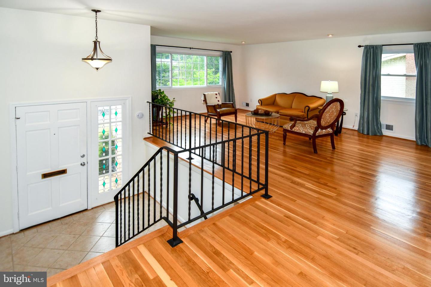 7801 CARRLEIGH PKWY, SPRINGFIELD, Virginia 22152, 5 Bedrooms Bedrooms, ,2 BathroomsBathrooms,Residential,For sale,7801 CARRLEIGH PKWY,VAFX2244440 MLS # VAFX2244440
