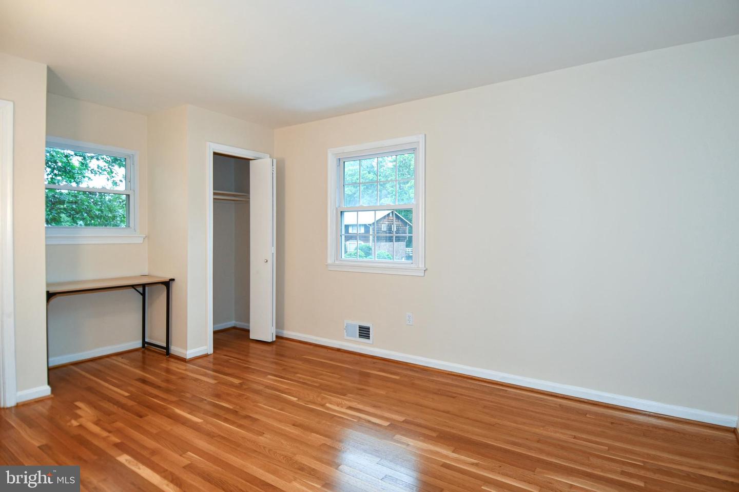 7801 CARRLEIGH PKWY, SPRINGFIELD, Virginia 22152, 5 Bedrooms Bedrooms, ,2 BathroomsBathrooms,Residential,For sale,7801 CARRLEIGH PKWY,VAFX2244440 MLS # VAFX2244440