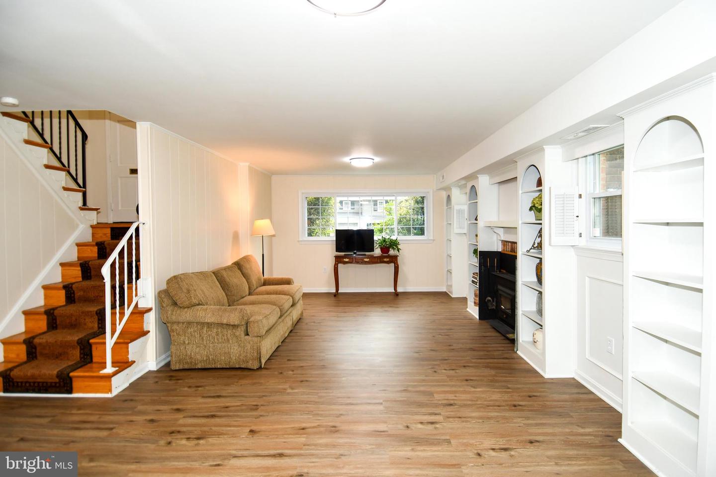 7801 CARRLEIGH PKWY, SPRINGFIELD, Virginia 22152, 5 Bedrooms Bedrooms, ,2 BathroomsBathrooms,Residential,For sale,7801 CARRLEIGH PKWY,VAFX2244440 MLS # VAFX2244440